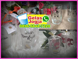 Bentuknya yang beraneka ragam dan harganya yang murah bisa menjadi pilihan sempurna untuk kamu yang ingin menikah dengan anggaran rendah. Souvenir Gelas Kecil Cantik O896 6848 722o Wa Gelas Gelas Beker Mug