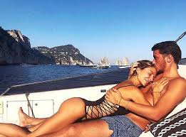 No zishy sabrina's hates those pictures, so we're being nice by not posting them. U D Sabrina Ghio E La Dichiarazione Social Al Fidanzato Carlo Negri Ho Messo Sempre Il Cuore Dalla Parte Giusta E Forse La Vita Ha Cominciato A Restituirmi Qualcosa Proprio Con Lui