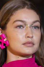 The Best Make Up Looks From The Spring Summer 2021 Fashion Weeks Catwalk Makeup High Fashion Makeup Makeup Trends