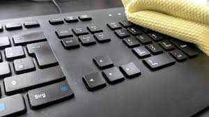 Die anforderungen an die tastatur waren ganz klar: Tastatur Reinigen Das Musst Du Bei Laptop Und Pc Beachten Utopia De