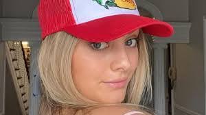 Kelly Cothran's Instagram, Twitter & Facebook