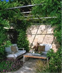 Secret Garden Hideaway Creeping Vines Trellis Amenagement Jardin Jardins Petit Jardin