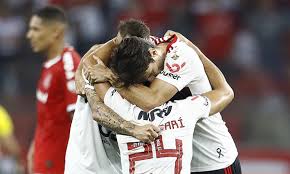 Internacional 1 X 1 Flamengo Rubro Negro Segura Empate E Vai A Semifinal Da Libertadores Apos 35 Anos Goal Com