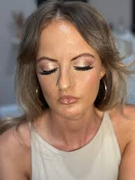 Laura Harrod's Instagram, Twitter & Facebook