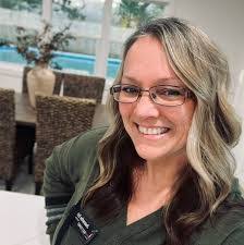 Sarah Peer's Instagram, Twitter & Facebook