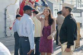 I suoi superiori lo inviano da uno psichiatra (denzel washington). Antwone Fisher 2002 Photo Gallery Imdb