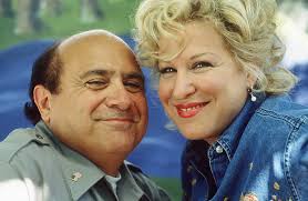 Drowning Mona (2000)