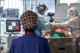 El 58 De Enfermos Covid Son Hombres Y La Edad Media 67 Anos Segun Estudio Portada Agencia Efe