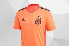 Their 2010 and 2012 squads are considered to be amongst the greatest international sides ever. Jerseys Spain Official Kit Spanish National Team 2020 2021 Futbol Emotion