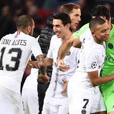Dakikasında ceza yayının önünde topla buluşan kevin de bruyne'in sert şutunda meşin yuvarlak kaleci trapp'ın solundan ağlarla buluştu. Paris Saint Germain Give Man City Timely Champions League Reminder Manchester Evening News