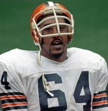 Remembering Busch Memorial Stadium. In 1966, the St. Louis Cardinals began  playing football at Busch Memorial Stadium, which had a football seating  capacity of 51,392. In 1970, its natural grass playing surface