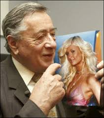 Richard lugner hat aus früheren ehen bereits zwei erwachsene söhne und ging 1990 seine vierte ehe mit christina „mausi lugner ein, die im august 2007 im medialen getöse geschieden wurde. Opera Chic Wiener Opernball