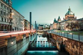 With a population of over 600,000 inhabitants as of 2020 (1.1 million residents in the larger urban zone). Leipzig Foto Kauf Von Leipzig Bildern Fotografien Yellowkorner