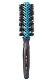 Mason pearson's boar bristle brush is the crème de la crème of luxurious hair brushes.at $275, it's definitely a splurge, but the special rubber pad that cushions the bristles allows you to comb through your tresses with ease without worrying about ripping out nearby hairs — a huge plus for those with sensitive scalps. 11 Round Brushes For A Bouncy Blow Dry Round Hair Brush Hair Brush Short Hair Lengths