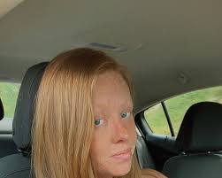 Tara Drew's Instagram, Twitter & Facebook