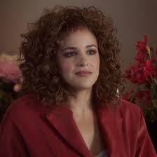 Alguien más siente que el rojo es totalmente el color de Amy? :  r/brooklynninenine