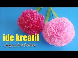 Cara membuat kerajinan tangan dari plastik kresek bekas menjadi bunga adalah sebagai berikut: Ide Tak Terkira Bunga Secantik Ini Bahan Dari Plastik Kresek Bisa Buat Kreatif Rumah Youtube Kreatif Kerajinan Botol Plastik Bunga