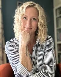 Dena Ellis's Instagram, Twitter & Facebook