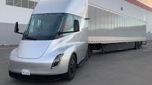 A tesla semi prototype is spotted in fremont, california that demonstrates the truck's insane acceleration sound, and handling (video). Elon Musk Says It S Time To Bring The Tesla Semi To Production Autoblog