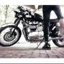 bike biker bikergirl bikelife bikerbabe motorbike motorcycle motorcyclegirl triumph bonneville triumphbonneville fashion style bike racer triumph