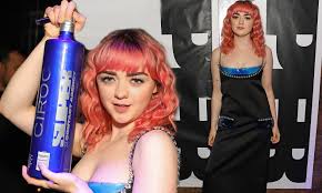 Star sessions featured kansas city trio olivia fox with guest percussionist tyler banks on. Game Of Thrones Star Maisie Williams Commands Attention In An Edgy Silk Gown Daily Mail Online