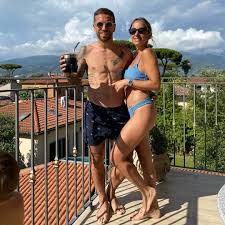 Pero esta vez su diversión se convirtió en problema, cuando una volea mal ejecutada terminó con la pelota en la como detalle de color, la camiseta que uso el hijo de la pareja es la de racing, ¿el equipo de corazón del papu? Diario Ole On Twitter Tarde De Mates Terraza Y Sol Para El Papu Gomez Y Linda Raff Su Esposa