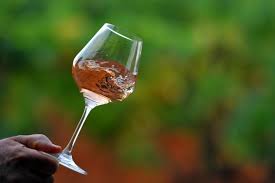 Vous apprécierez la finesse en bouche lors d'une dégustation avec une cuisine maison. Un Rose Vendu A 7 Euros Chez Aldi Elu Parmi Les Meilleurs Vins Du Monde