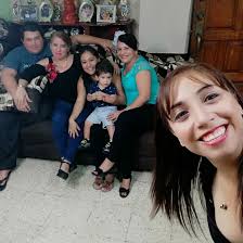 Que viva la Santaa..❤️💞🌺 mi hermosa familia..