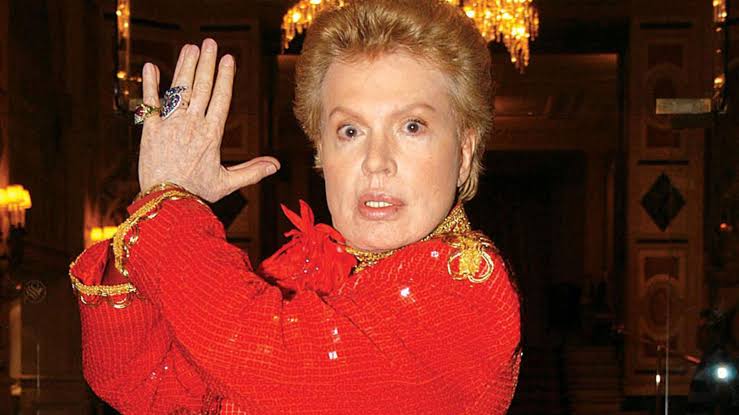 Walter Mercado is back, courtesy of AI. He can wish you 'mucho, mucho amor' — for a fee | MyRGV.com