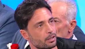 L'unico profilo ufficiale di uomini e donne su twitter! Uomini E Donne Oggi Maria Contro Armando La De Filippi Lascia Lo Studio Il Decoder