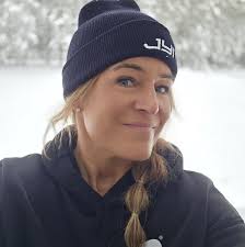 The Outback has always blurred the lines between wagon and SUV, but the  distinction is looking less blurry with the debut of the latest generation.  🔗: bit.ly/42MQyqf