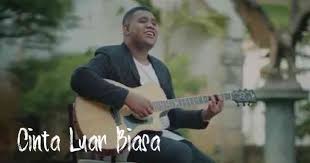 intro a e/g# f#m d a/c# bm e verse1 a waktu pertama kali f#m ku lihat dirimu hadir bm rasa hati ini e inginkan dirimu a hati tenang mendengar f#m suara indah menyapa bm geloranya hati ini e tak ku sangka refrain. Tab Gitar Cinta Luar Biasa Andmesh Mudah Dan Simple Nadagitar