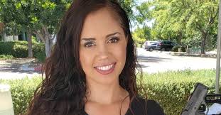 'Influencers' de armas: la estrategia de los fabricantes para promocionarse  en redes sociales