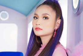 Berikut cuplikan teks lagunya kerana kau tiada kau sangka ku rapuh kerana ku terluka kau sangka …. Demi Album Pertama Ayda Jebat Sanggup Berulang Alik Ke Jakarta