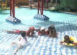 Berenang Bersama Bunda