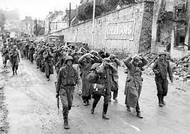 Italia pide ayuda al ejercito alemán, los alemanes acuden en ayuda de los italianos, invaden yugoslavia y grecia y comienzan una serie de ofensiva en el note de áfrica para ocupar el canal de suez. Betsaida Linea Del Tiempo Segunda Guerra Mundial