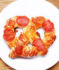 These Cheese Stuffed Pizza Pretzels Are A Beautiful Marriage Of Two Great Foods Recipes Cooking Recipes Yummy Food