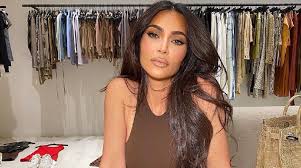 Одни считают ее иконой стиля, другие. Na Novyh Foto Kim Kardashyan V Instagram Nashli Strannuyu Detal