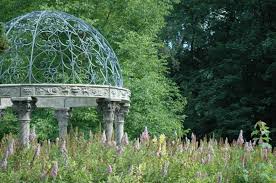 Der »garten des ewigen glücks« steht für die harmonie zwischen mensch und natur. Figuren Statuen Aus Steinguss Bronze Alles Winterfest