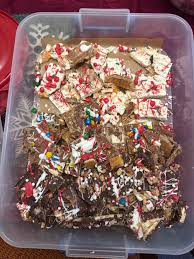 I have been busy today… I was not doing candies and cookies this year but  when your grandchild ask you to make treats for the teachers, you just  can't say no !