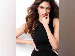 Jun 30, 2021 · the film is produced and directed by hrithik's father rakesh roshan. Films Or Not You Are A Star Hrithik Roshan Showers Love On Cousin Pashmina Roshan