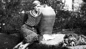 Y todo, porque ella era una joven sencilla e inteligente, pero fea. Cuento La Mujer En El Espejo De Virginia Woolf El Buen Librero