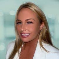 Eliza Simon's Instagram, Twitter & Facebook