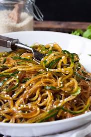 Schneller Glasnudelsalat Mit Gurken Spaghetti Und Minze Rezept Glasnudelsalat Nudelsalat Salat Rezepte Italienisch