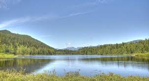 There is a total of 55 campgrounds in 3 campgrounds around the lake with pit toilets and room for parking. 19 First Come First Served Campgrounds Around Vancouver News