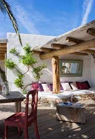 I Colori Naturali Di Casa Si Accendono Di Pennellate Briose E Vivaci Patio Outdoor Rooms Outdoor