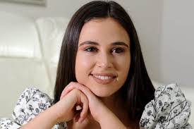 Bethany Hare's Instagram, Twitter & Facebook