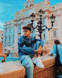È il saluto di luciano spinelli su youtube, pronunciato con tono squillante, tutto d'un fiato. Luciano Spinelli Biography Height Life Story Super Stars Bio