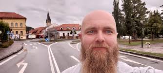 📣 **Začíname zajtra na Bardejovskom Jarmoku!** 🎉 Príďte nás navštíviť a  vychutnať si jedinečné chili omáčky priamo na našom stánku pri Okresnom  Sude. Čakáme na vás až do nedele, takže máte dostatok