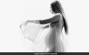 Light, mid, or heavy fabric weight. Pics From Gigi Hadid S Pregnancy Photoshoot Are Simply Breathtaking